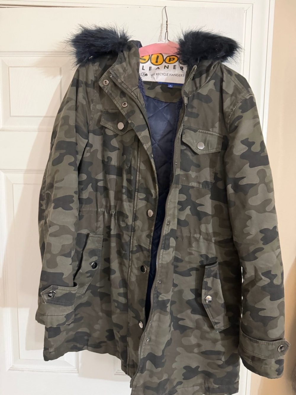 Apt 9 Camo hooded jacket with navy fur trime & lining